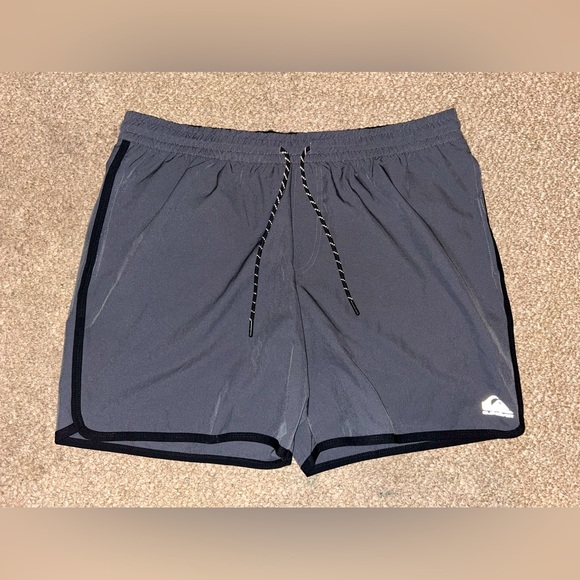 Men’s Quiksilver Shorts - Picture 1 of 3